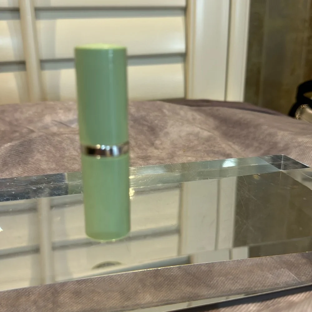 Clinique‎ A Different Grape Lipstick